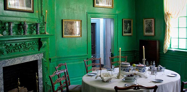 Dining room with green walss