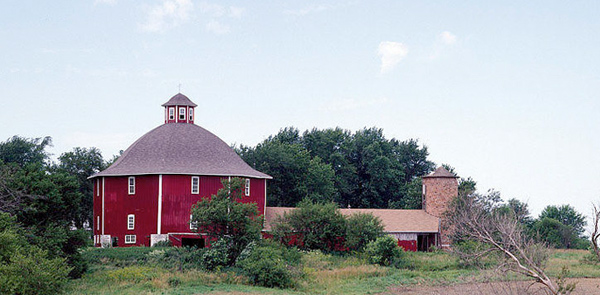 red 8-sided barn