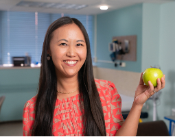  Jessica Hui, MD holding an apple