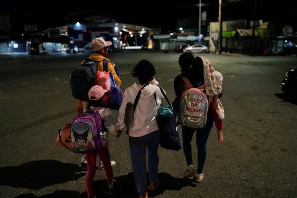 A Venezuelan migrant family leaving the U.S. for Costa Rica (August 30, 2025)