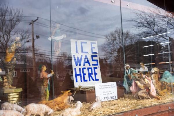 Anti-ICE Nativity scene at St. Susanna