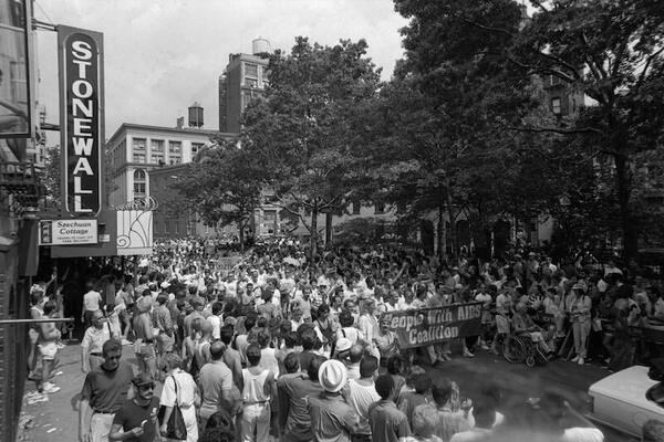 A crowd out side of Stonewall Inn