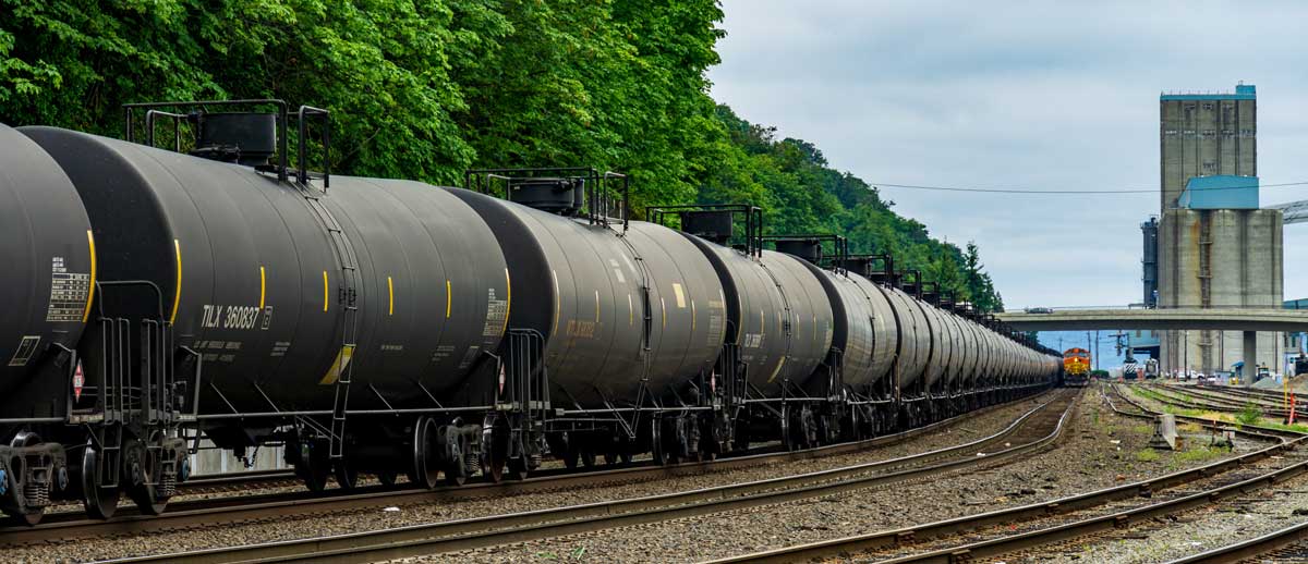 Oil train runs through Tacoma