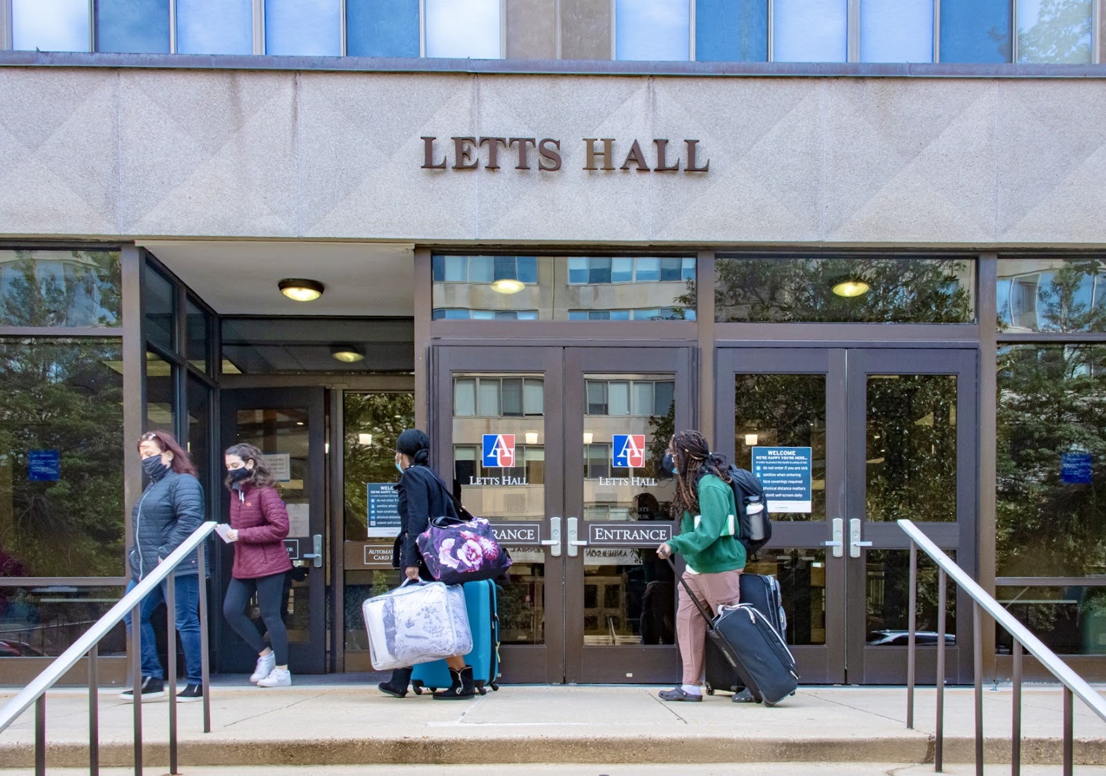 Students arrive at Letts Hall, one of several halls housing MSRE participants. 