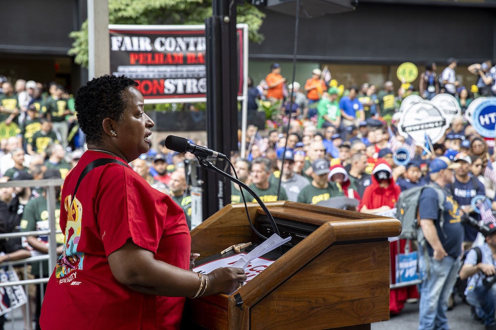 NYSNA's Alizia McMyers speaks at a podium to the crowd.